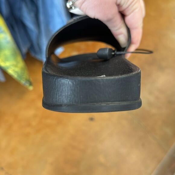 Off white slides - Picture 4 of 4